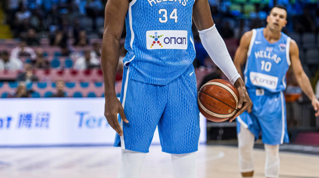 שחקן נבחרת יוון, יאניס אנטטקומפו (צילום: GettyImages, Panagiotis Moschandreou)