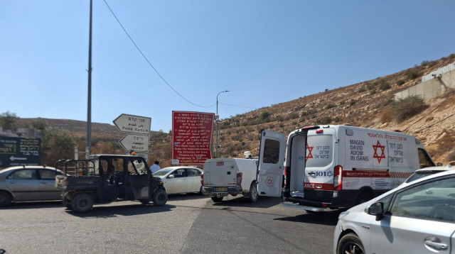 זירת אירוע האלימות בעציון (צילום: דוברות מד"א)