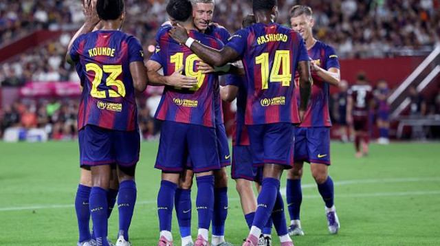 שחקני ברצלונה חוגגים (צילום: Gettyimages)