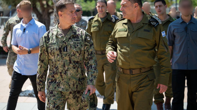 בראד קופר ואייל זמיר (צילום: דובר צה"ל)