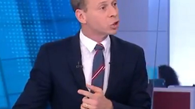 עמית סגל בתוכנית "פגוש את העיתונות" (צילום: צילום מסך חדשות 12)