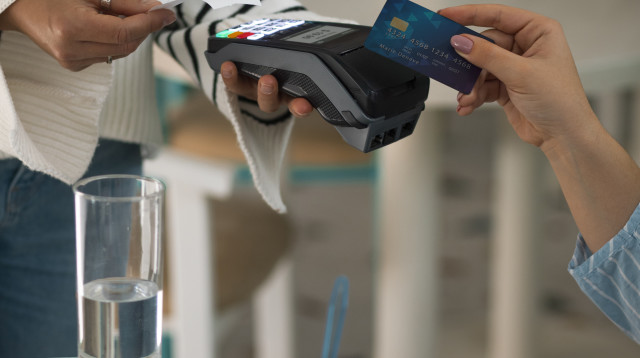 שימוש באשראי בחופש הגדול. אילוסטרציה (צילום: FREEPIK)