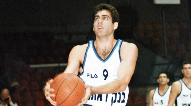 עדי גורדון שחקן נבחרת ישראל (צילום: מעריב, עדי אבישי)