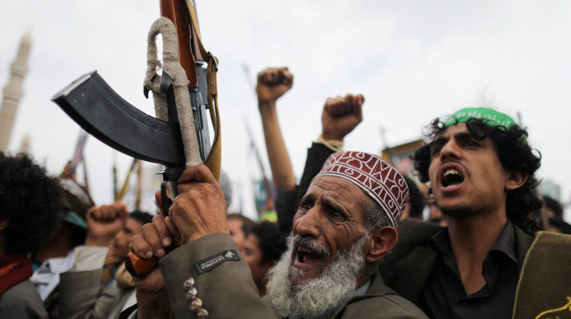 תומכי החו'תים בתימן (צילום: רויטרס)