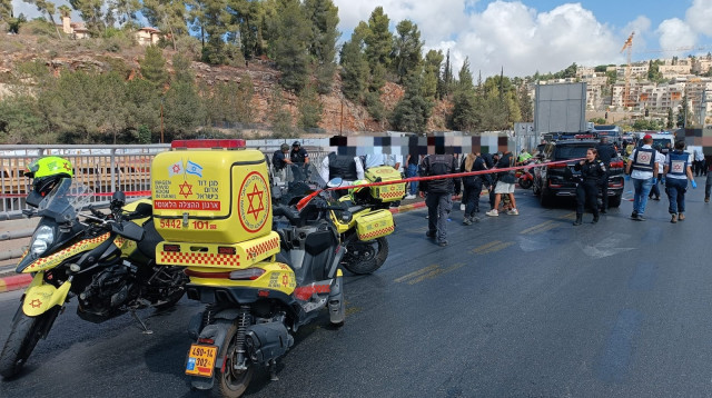 זירת הפיגוע בשכונת רמות בירושלים (צילום: תיעוד מבצעי מד"א)