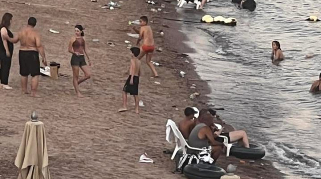 זבל בחוף של אילת (צילום: באדיבות המצלם)