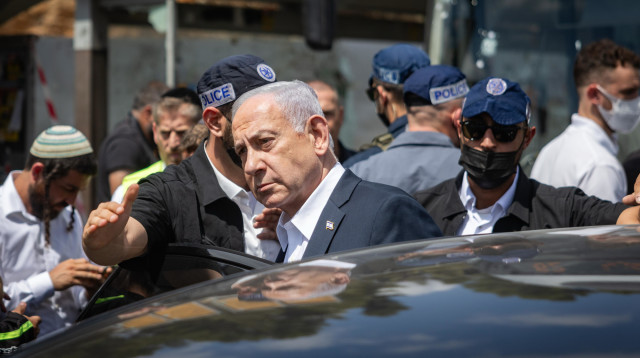 בנימין נתניהו בזירת הפיגוע בירושלים (צילום: חיים גולדברג, פלאש 90)