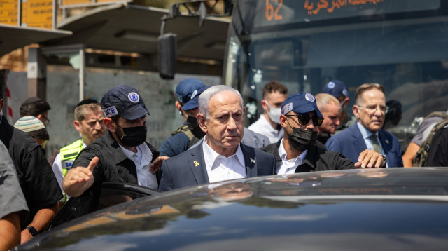 בנימין נתניהו בזירת הפיגוע בירושלים (צילום: חיים גולדברג, פלאש 90)