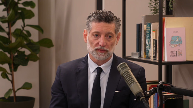 אסף גרניט בפודקאסט של חיים אתגר "אבא (כמעט) מושלם" (צילום: בית הפודקאסטים BOXY)