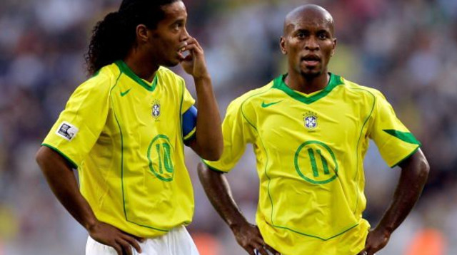 זה רוברטו ורונאלדיניו (צילום: Lars Baron)