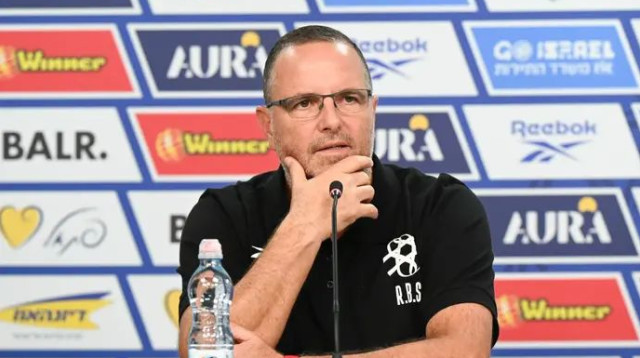 מי מחכה לו בפינה? רן בן שמעון (צילום: ברני ארדוב)