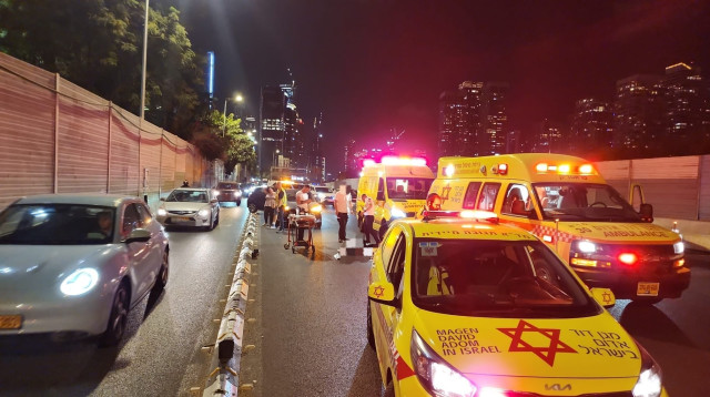 זירת התאונה שבה נהרג רוכב אופנוע (צילום: תיעוד מבצעי מד"א)