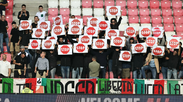 אוהדי נבחרת איטליה במחאה נגד ישראל (צילום: GettyImages)