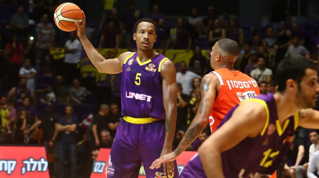 דריון אטקינס שחקן הפועל חולון (צילום: יוסי ציפקיס)