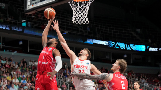 ג'ורדן לויד מול אלפרן שנגון (צילום: רויטרס)