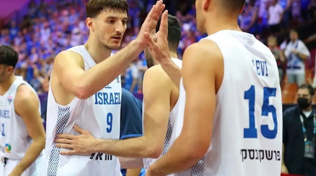 שחקן נבחרת ישראל, רומן סורקין (צילום: אודי ציטיאט)