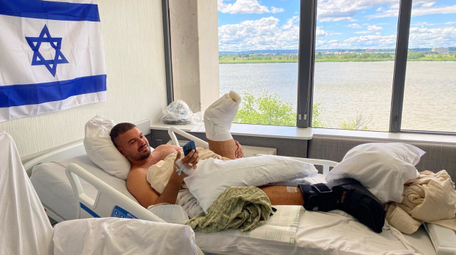 סרן יונתן בן חמו בשיקום (צילום: צילום פרטי)