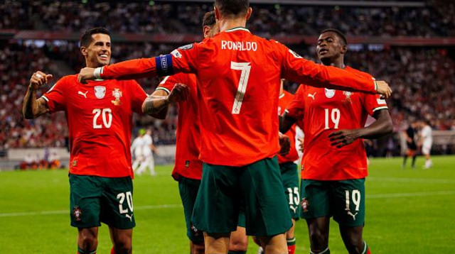 נונו מנדש, כריסטיאנו רונאלדו, וז'ואאו קאנסלו (צילום: Eurasia Sport Images)