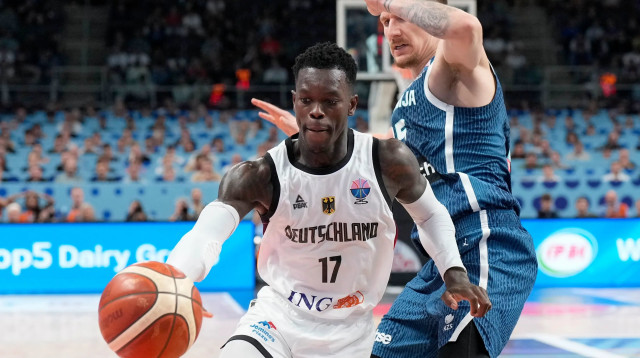 דניס שרודר, נבחרת גרמניה מול סלובניה (צילום: רויטרס)