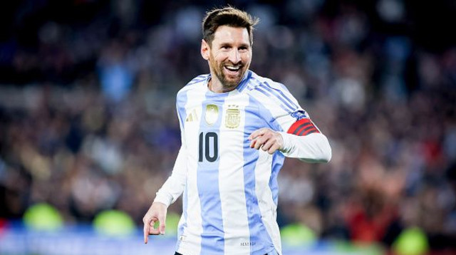 ליאו מסי במדי נבחרת ארגנטינה (צילום: SOPA Images)