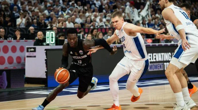 בשלב הבתים זה לא היה כוחות. שרודר (צילום: GettyImages, Milad Payami/FIBA)