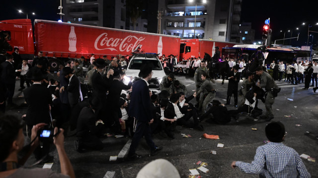 הפגנות החרדים בכביש 4 (צילום: אבשלום ששוני)