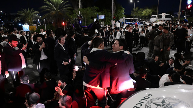 הפגנות החרדים בכביש 4 (צילום: אבשלום ששוני)