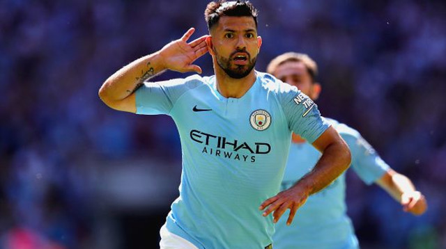 סרחיו אגוארו בפוזה אופיינית במנצ'סטר סיטי (צילום: Chris Brunskill/Fantasista)