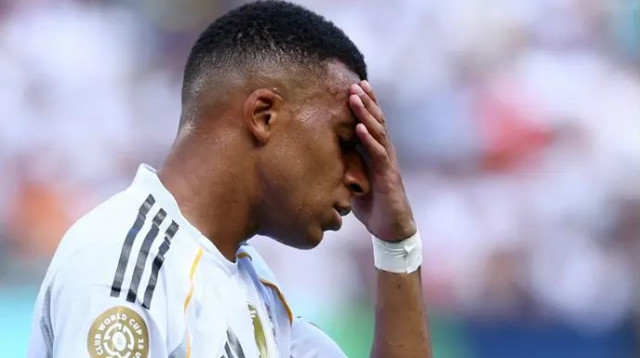 מקנא בדמבלה? אמבפה (צילום: רויטרס)