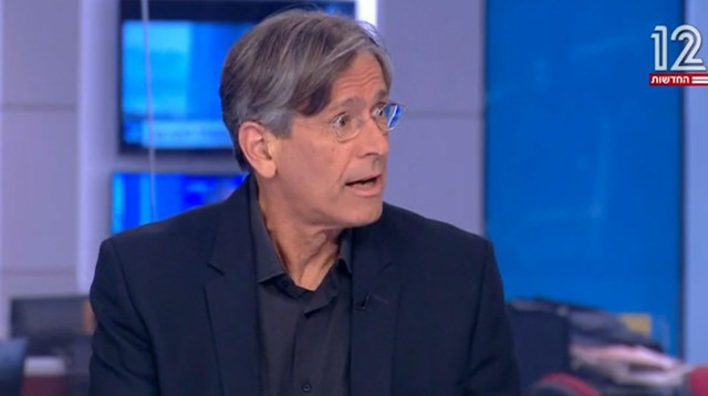 ערד ניר באולפן שישי (צילום: צילום מסך ערוץ 12)