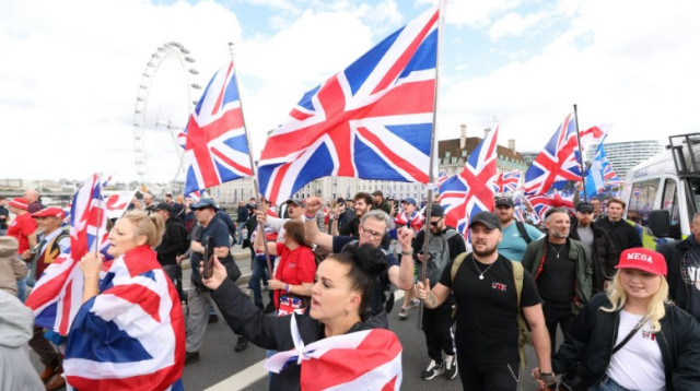 הפגנות נגד הגירה בבריטניה  (צילום: צילום מסך לפי סעיף 27א)