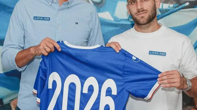 שון וייסמן במעמד החתימה (צילום: אתר רשמי, בלאו-וייס לינץ)