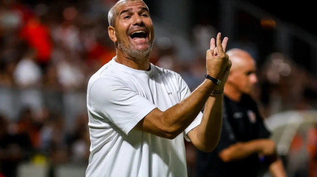 אלי לוי מאמן הפועל כפר שלם (צילום: קובי אליהו)