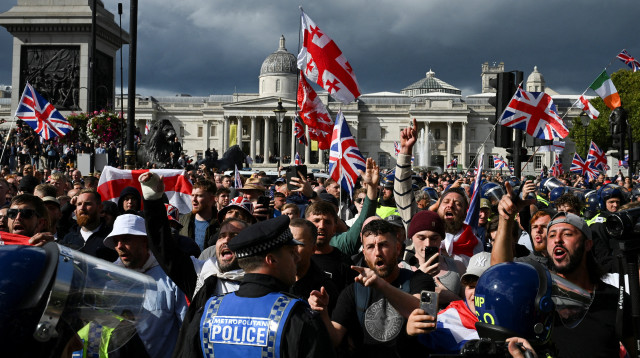 מחאה נגד ההגירה בבריטניה (צילום: REUTERS/Chris J. Ratcliffe)