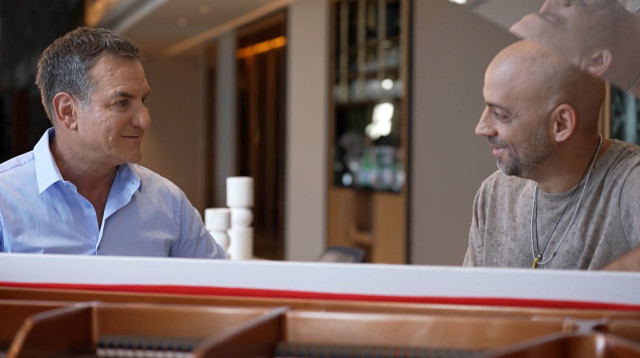 דני קושמרו מראיין את עידן רייכל בתוכנית "אולפן שישי" בערוץ 12 (צילום: צילום מסך ערוץ 12)