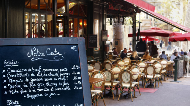 מסעדה בלונדון. אילוסטרציה (צילום: FREEPIK)