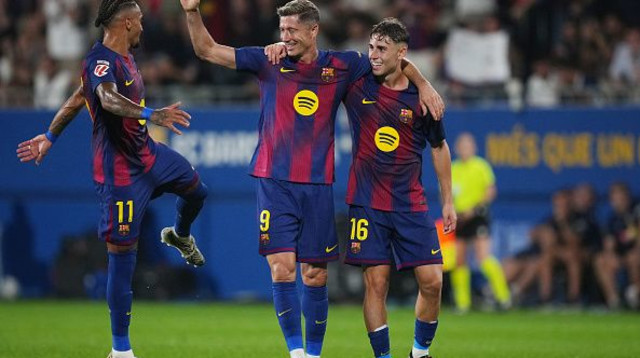 שחקני ברצלונה חוגגים (צילום: Gettyimages)