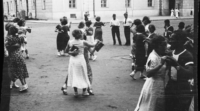 "ריקוד" / יעקב חנקין, לנינגרד 1930 (צילום: יעקב חנקין, מוזיאון ארץ ישראל בתל אביב)