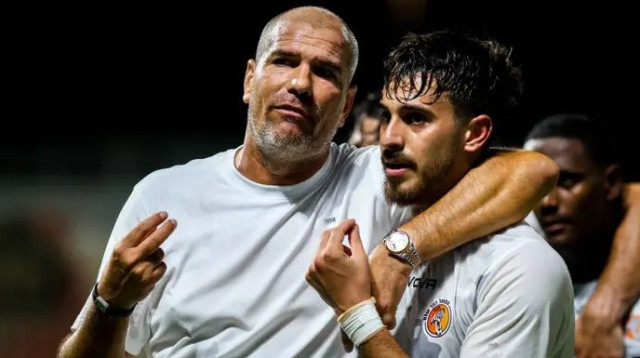 הכי מתוק שיש. אור רויזמן ואלי לוי חוגגים את הניצחון של כפר שלם (צילום: קובי אליהו)