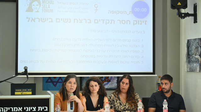 מסיבת העיתונאים של ארגוני הנשים וקרובות הנרצחות (צילום: אלעד גוטמן)