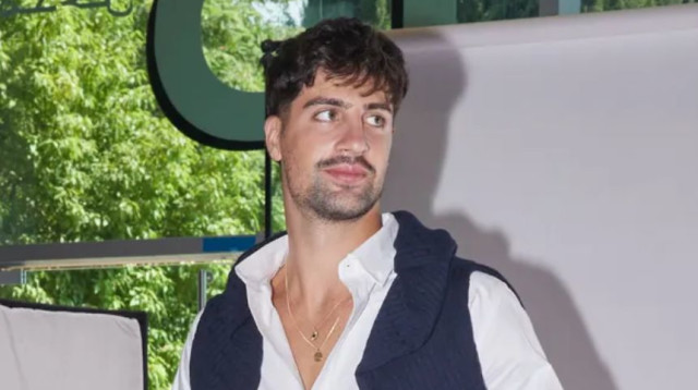 דני אבדיה על סט הצילומים לקמפיין החדש של "מי עדן" (צילום: שוקה כהן)