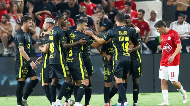 שחקני בית"ר ירושלים חוגגים (צילום: דני מרון)