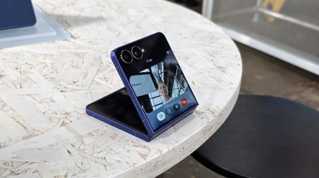 סמסונג – Galaxy Z Flip 7 (צילום: צחי הופמן)