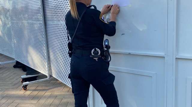 צו סגירה (צילום: דוברות המשטרה)