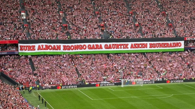 דגל פלסטין באצטדיון סן מאמס של אתלטיק בילבאו (צילום: צילום מסך, X (טוויטר))