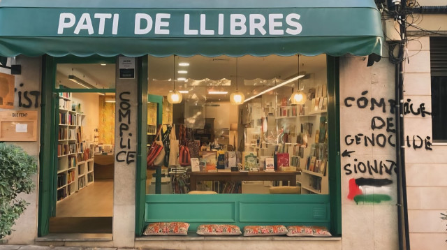 תמונה של הגרפיטי בחנות הספרים (צילום: צילום מסך רשת X,שימוש לפי סעיף 27א')