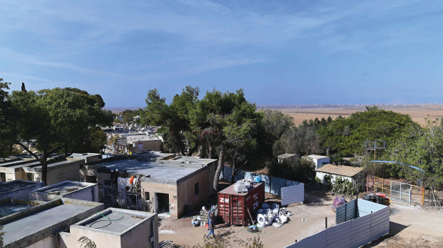שיקום כפר עזה (צילום: תומר נויברג, פלאש 90)