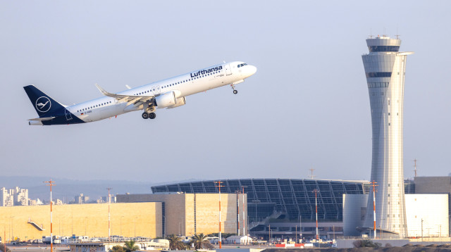 מטוס ממריא מנתב''ג (צילום: יוסי אלוני, פלאש 90)