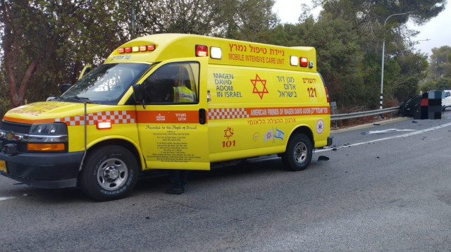 זירת תאונת הדרכים ליד בר גיורא (צילום: תיעוד מבצעי מד"א)