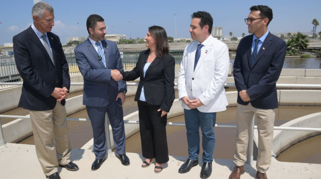 ח"כ גילה גמליאל עם משלחת יורש העצר הנסיך רזא פהלווי  (צילום: ללא קרדיט)